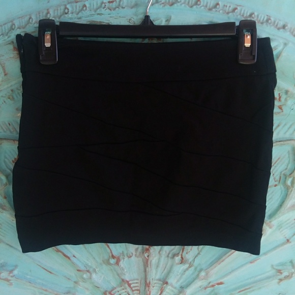 😁EXPRESS Skirt - Picture 2 of 5